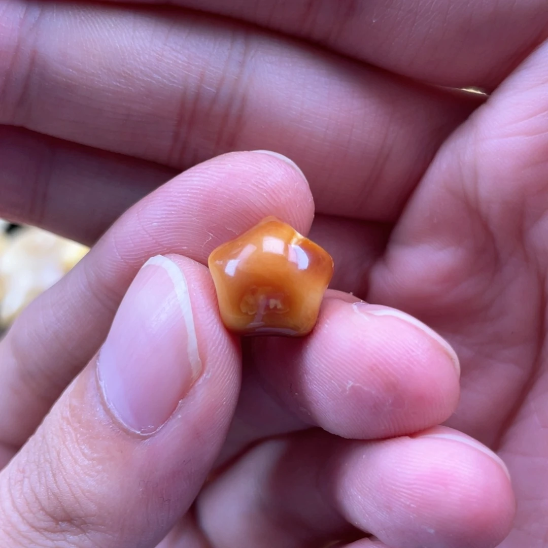 琥珀裸石未镶嵌蜜蜡