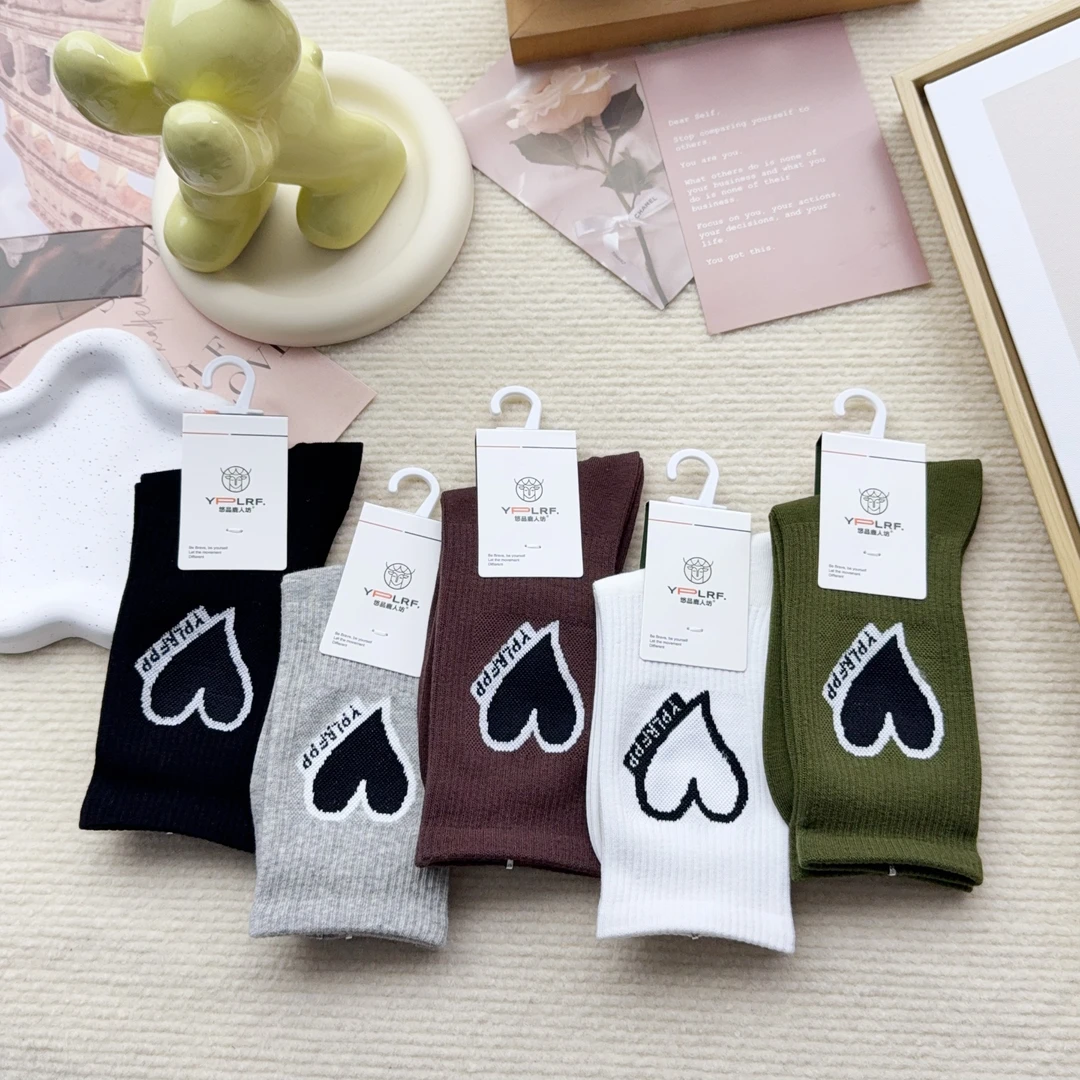L6B05-19 五双女袜爱心休闲简约中筒袜