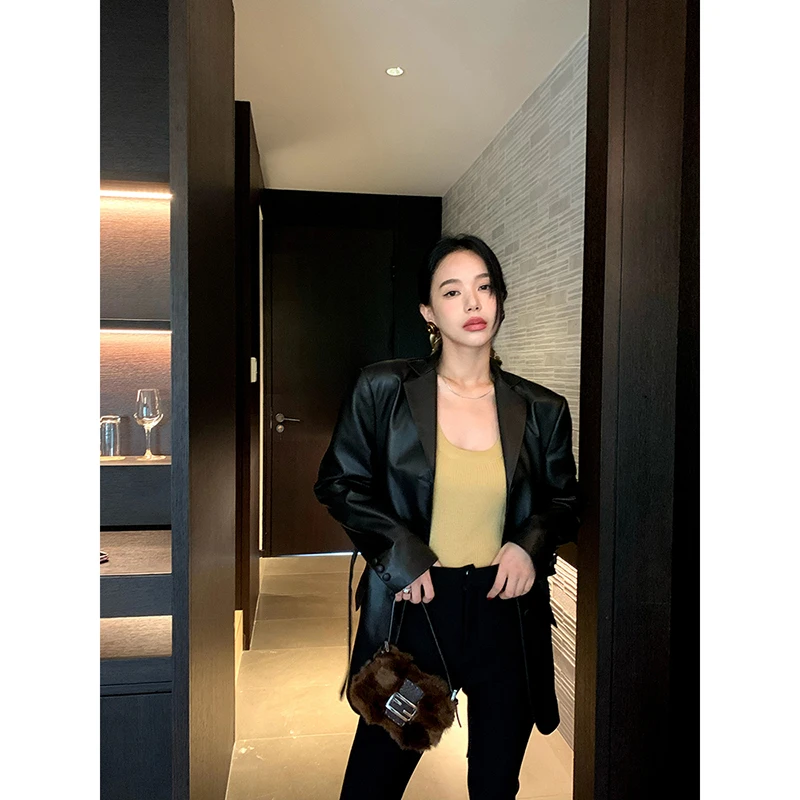 阿昕亮晶晶 大富翁 皮衣绑带机车外套女AX220901