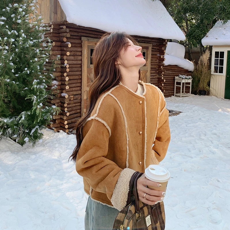 焦糖色皮毛一体短外套女冬季2024新款小个子超好看加厚羊羔毛上衣