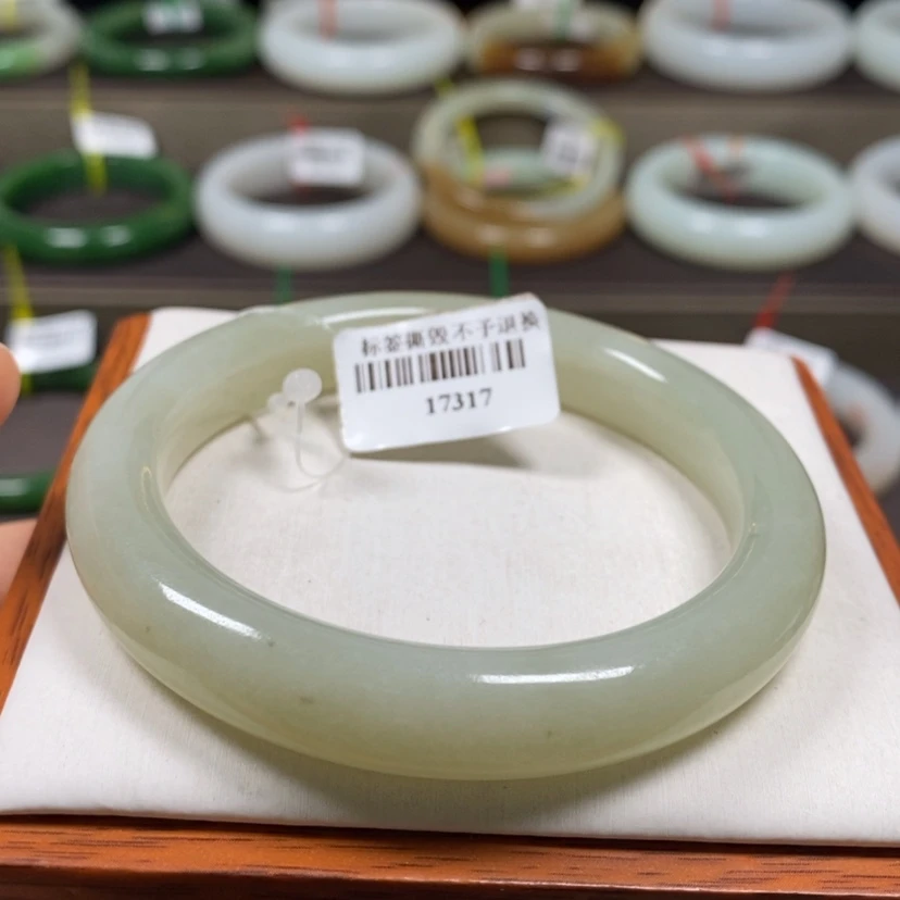 【闪购商品】和田玉手镯未镶嵌59