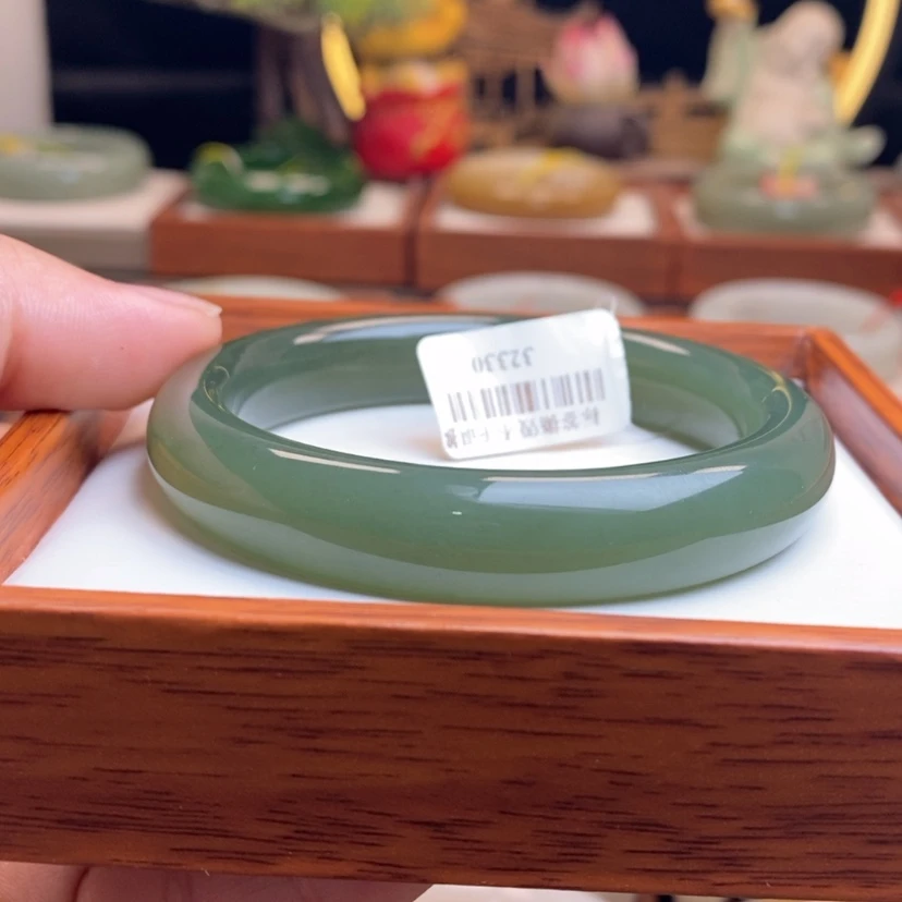 【闪购商品】和田玉手镯未镶嵌56