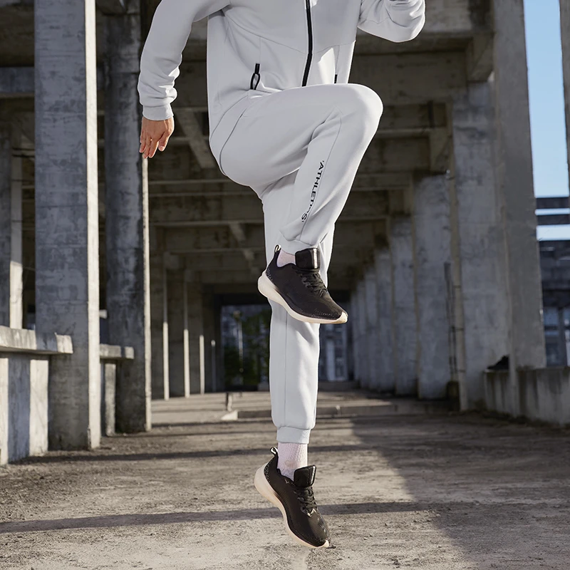 李宁健身系列男子卫裤春款户外透气常规型舒适运动裤AKLT539-2