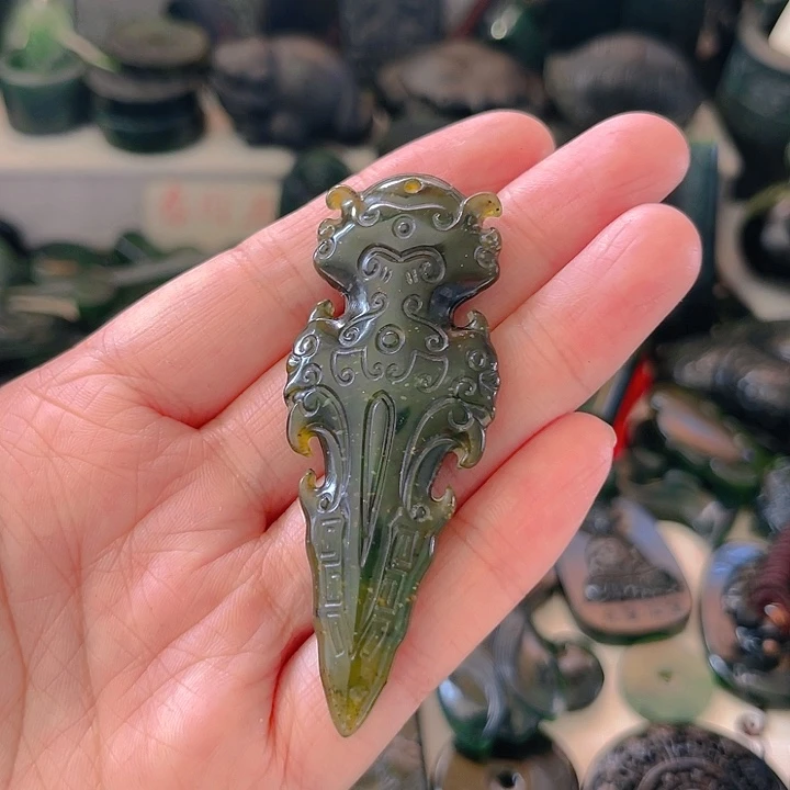 蛇纹石玉颈饰未镶嵌