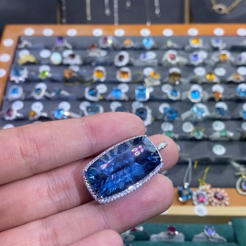 【闪购商品】托帕石吊坠(不含链)18K金镶嵌小*