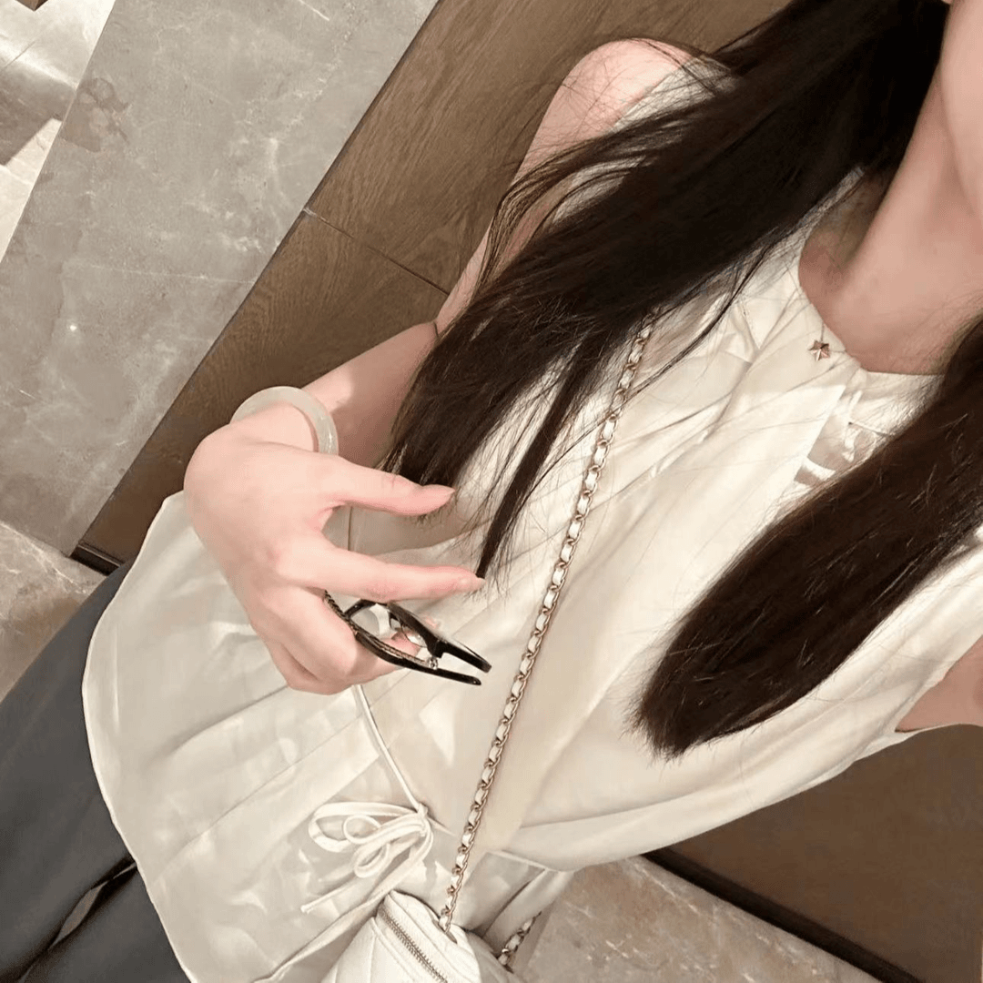 今年流行高级感超好看新中式醋酸无袖收腰上衣女夏季搭配灰色裤子