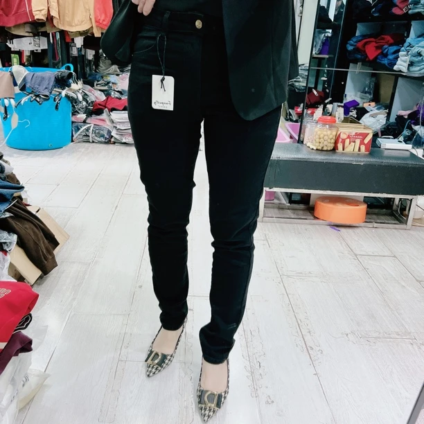 自由派四季穿瘦腿修身黑色牛仔裤95752品