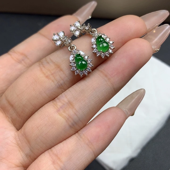 翡翠颈饰未镶嵌葫芦耳环一对