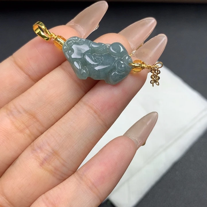 翡翠颈饰未镶嵌貔貅
