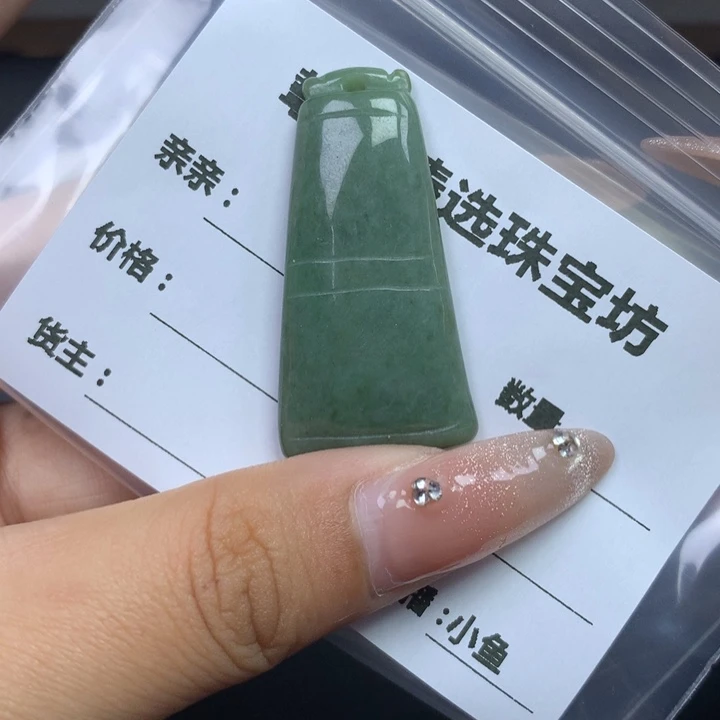翡翠颈饰未镶嵌竹节