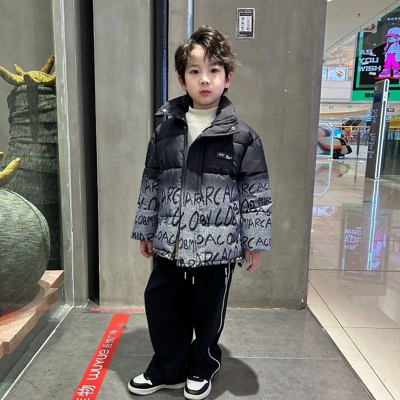 儿童冬季棉服新款保暖洋气帅气炸街冬季渐变字母加棉加厚时尚棉袄