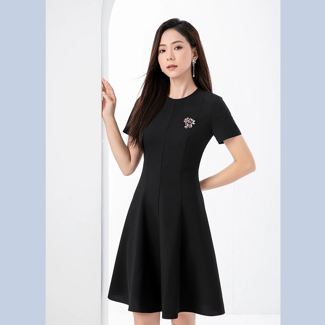 点工坊合身版细分17个尺码3D立裁纯黑修身收腰显瘦女装鱼尾连衣裙