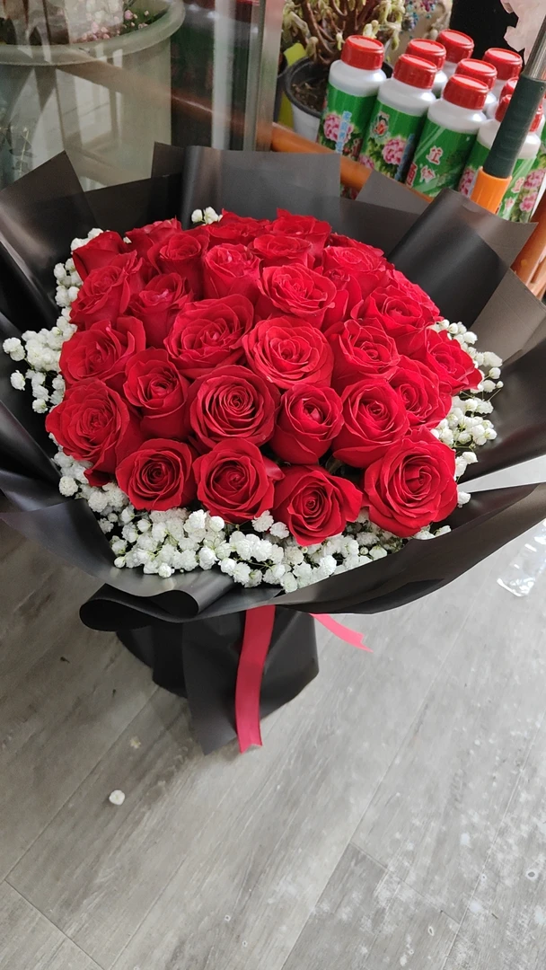 33朵红玫瑰求婚花束
