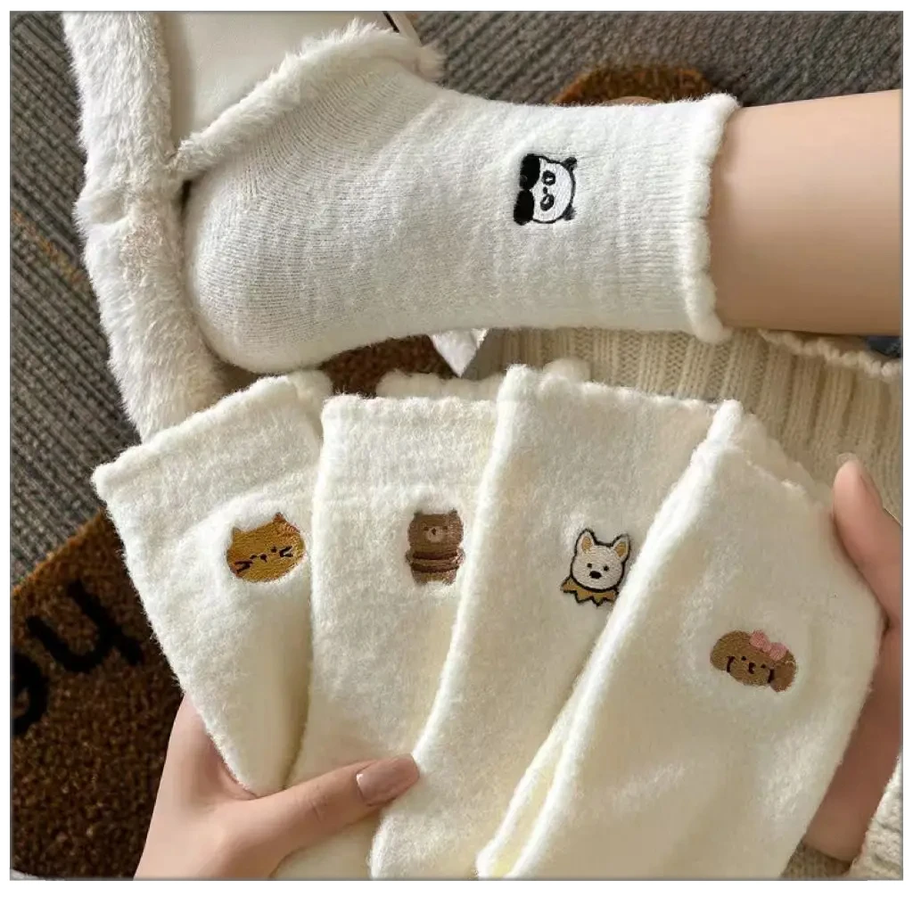 冬季加厚保暖袜子女中筒袜毛绒绒家居地板袜学院风白色长筒袜gt