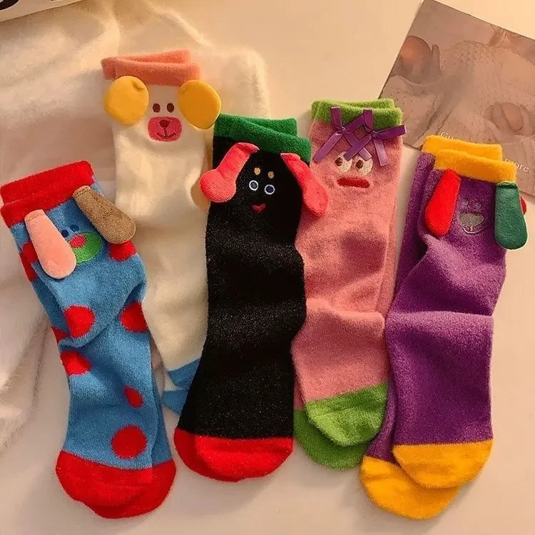 ”谁还不穿丑袜子”高颜值可爱耳朵拼色中筒袜让这个秋冬绽放色彩MM