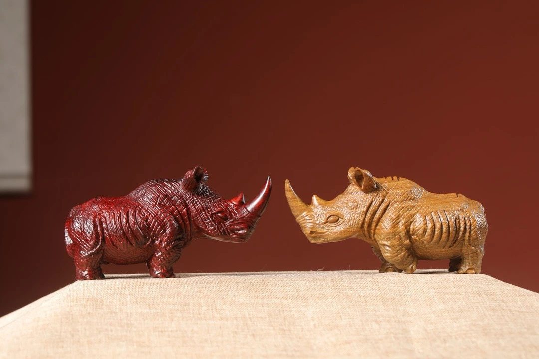 天然绿檀木紫檀木雕刻生肖牛小摆件犀牛手把件家居装饰品工艺品