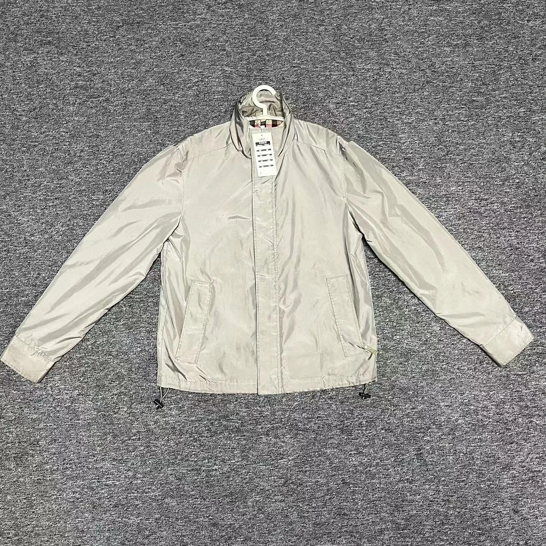 【聚星甄选】Burberry/博柏利男士户外时尚灰色冲锋夹克M码jxsc0222