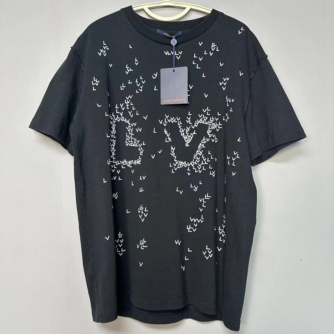 【聚星甄选】LouisVuitton/路易威登 黑色满印logo短袖M码jxsc0079