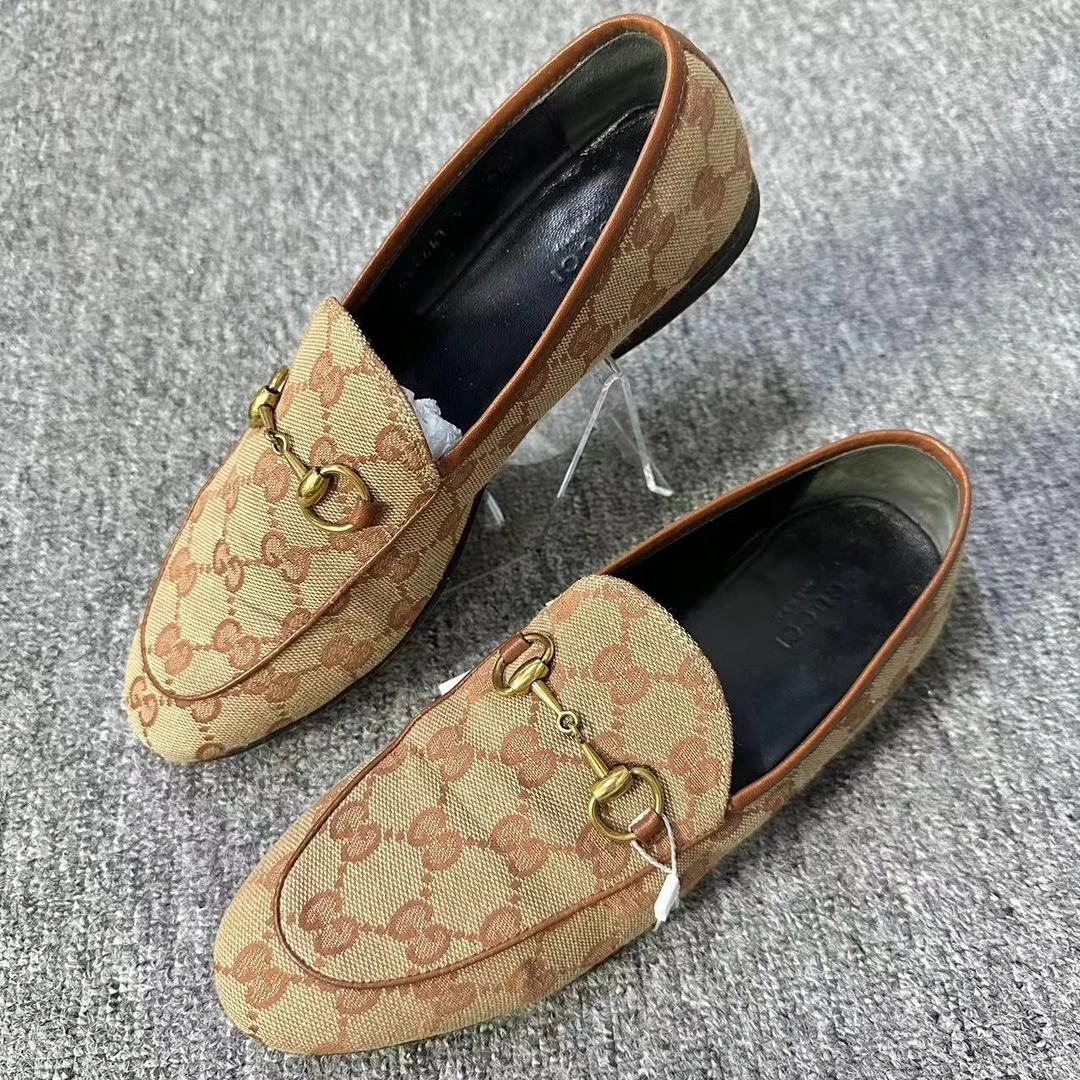 GUCCI/古驰诺曼女鞋折扣 棕红色印花金色马衔扣乐福鞋 37码 058