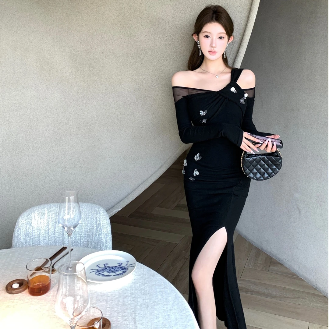 性感法式御姐长袖针织连衣裙女秋冬不规则一字肩开叉晚礼服小黑裙