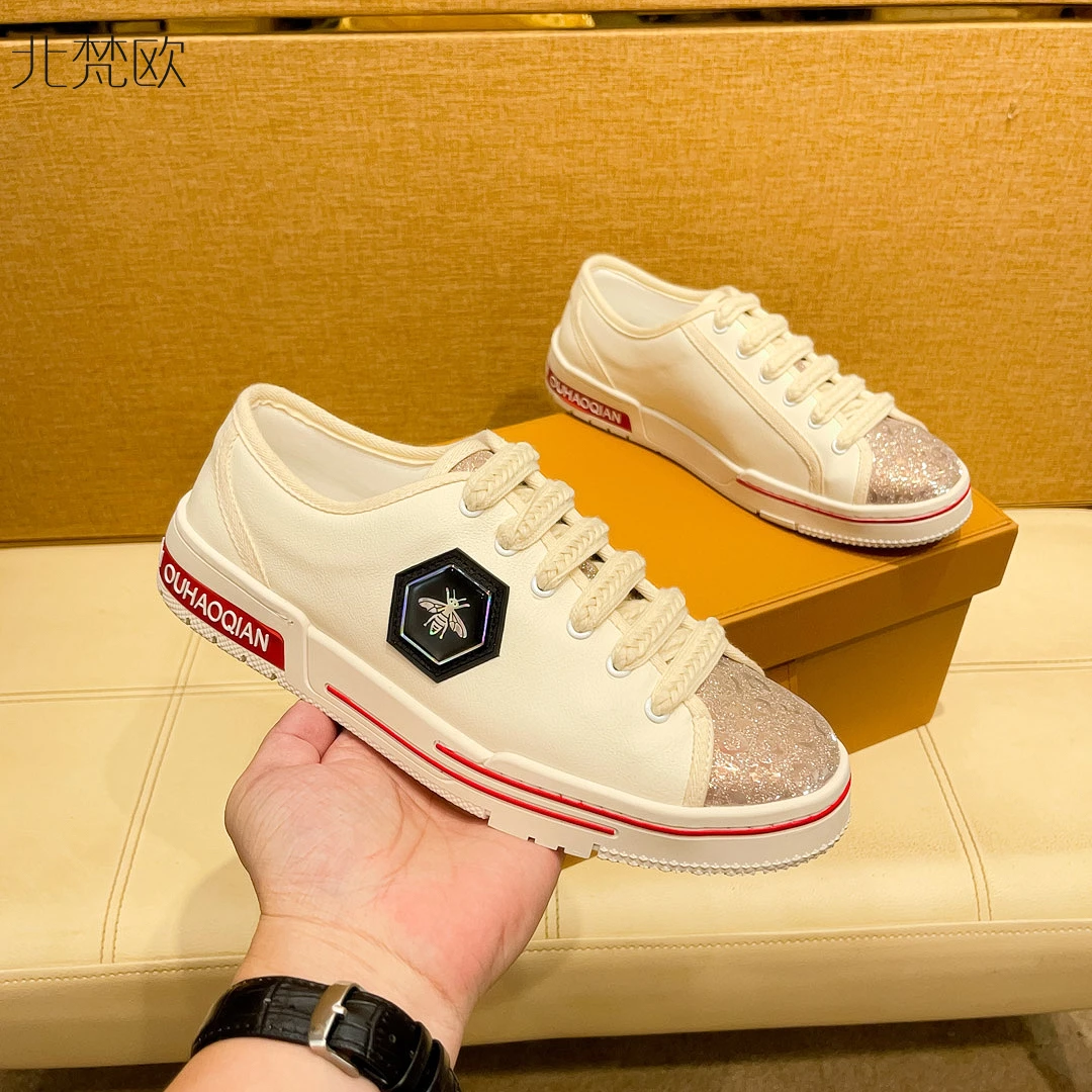 北梵欧货新款轻奢潮鞋小蜜蜂休闲板鞋高档个性小众设计小白鞋韩版