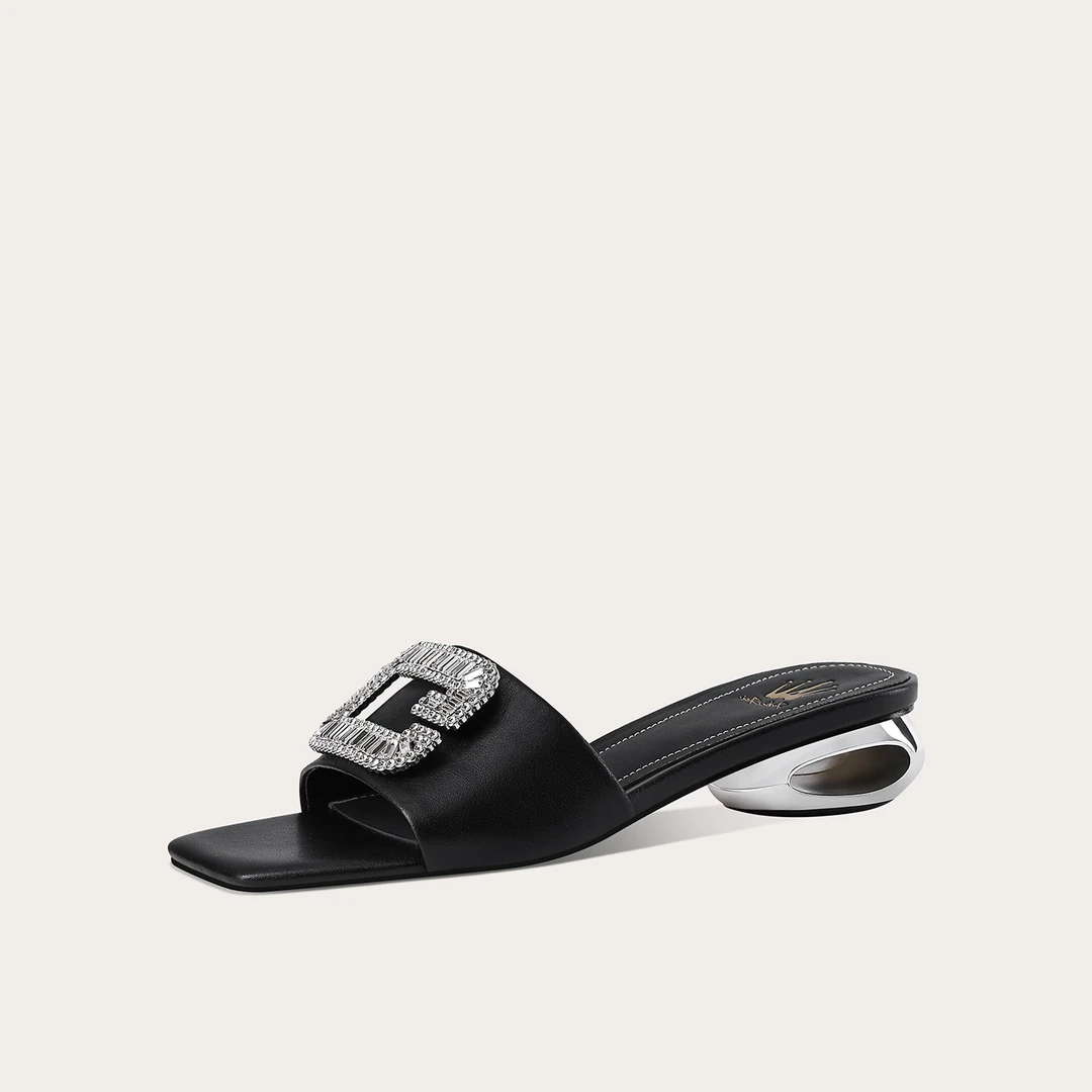 【熊珠珠】【跟高2CM 】2024夏季百搭水钻镂空设计师时尚软底凉鞋