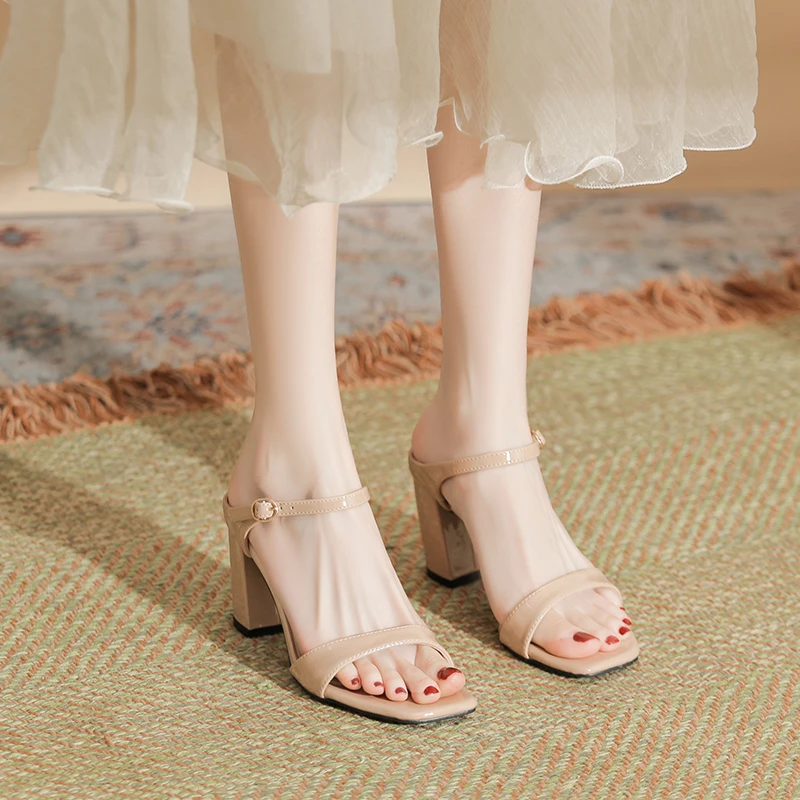 外穿一脚蹬露趾粗跟高跟凉拖鞋女大码41-43小码31 32 33脚宽加肥