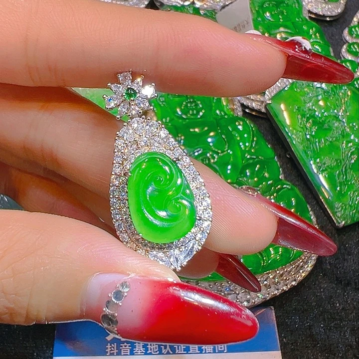 翡翠颈饰未镶嵌翡翠
