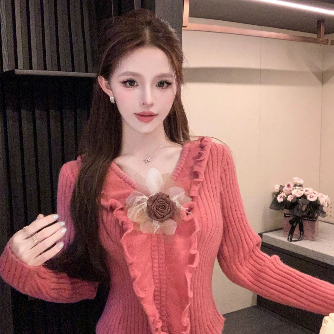 2024秋冬新款时尚V领木耳边装饰修身显瘦立体花朵长袖打底针织衫