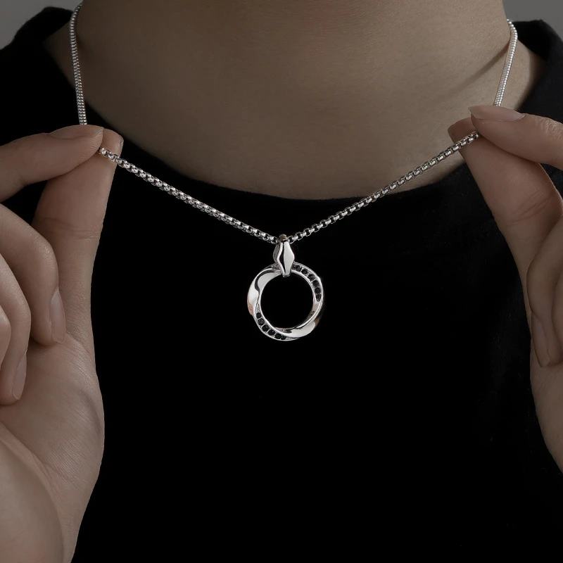 钛钢吊坠 项链吊坠男士莫比乌斯环项链轻奢时尚百搭情侣小众简约