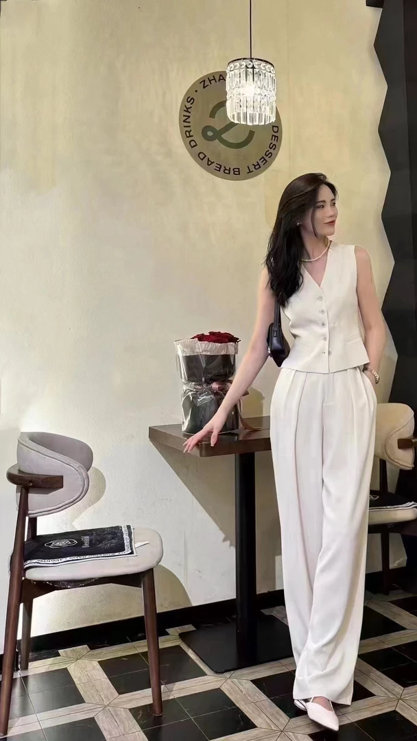 显瘦气质无袖时尚修身