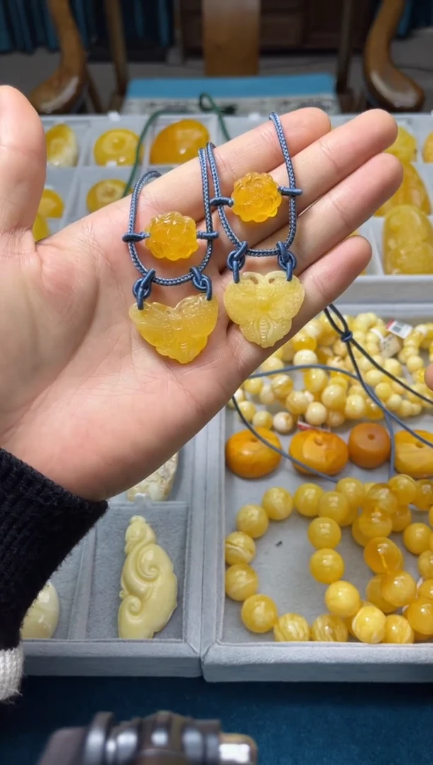 【闪购商品】琥珀裸石未镶嵌250005-蜜蜡蝴蝶项链多样性发其一