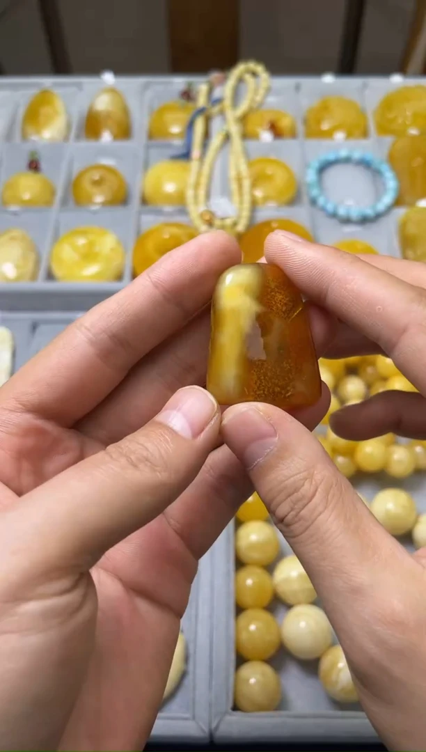【闪购商品】琥珀裸石未镶嵌120066-蜜蜡随形