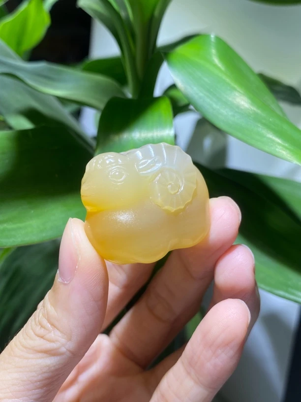 玛瑙胖绵羊 尺寸：33.4*25.0*17.2mm