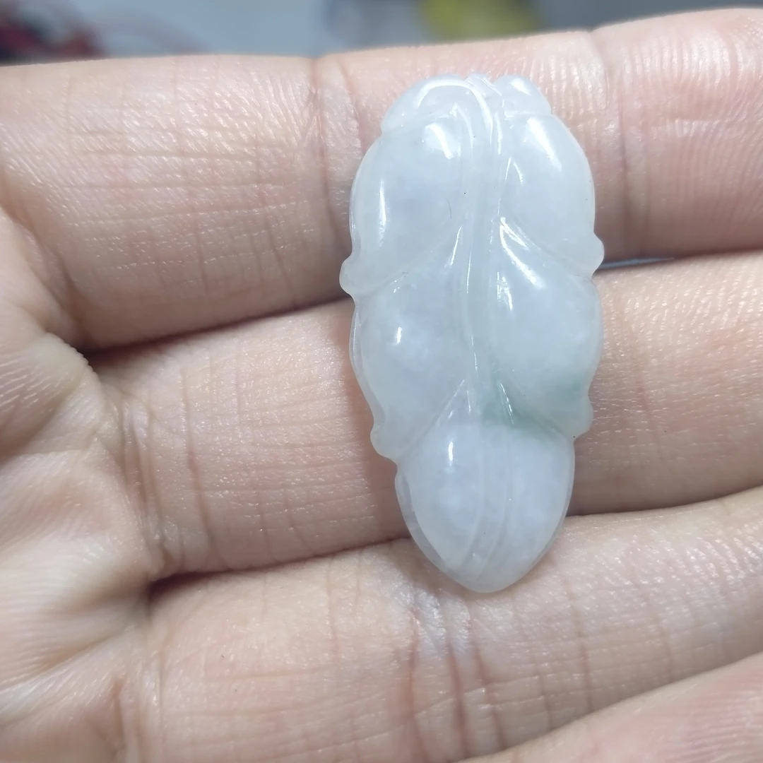 艺萱翡翠，天然A货翡翠金枝玉叶挂件（尺寸约34X17X5.5）