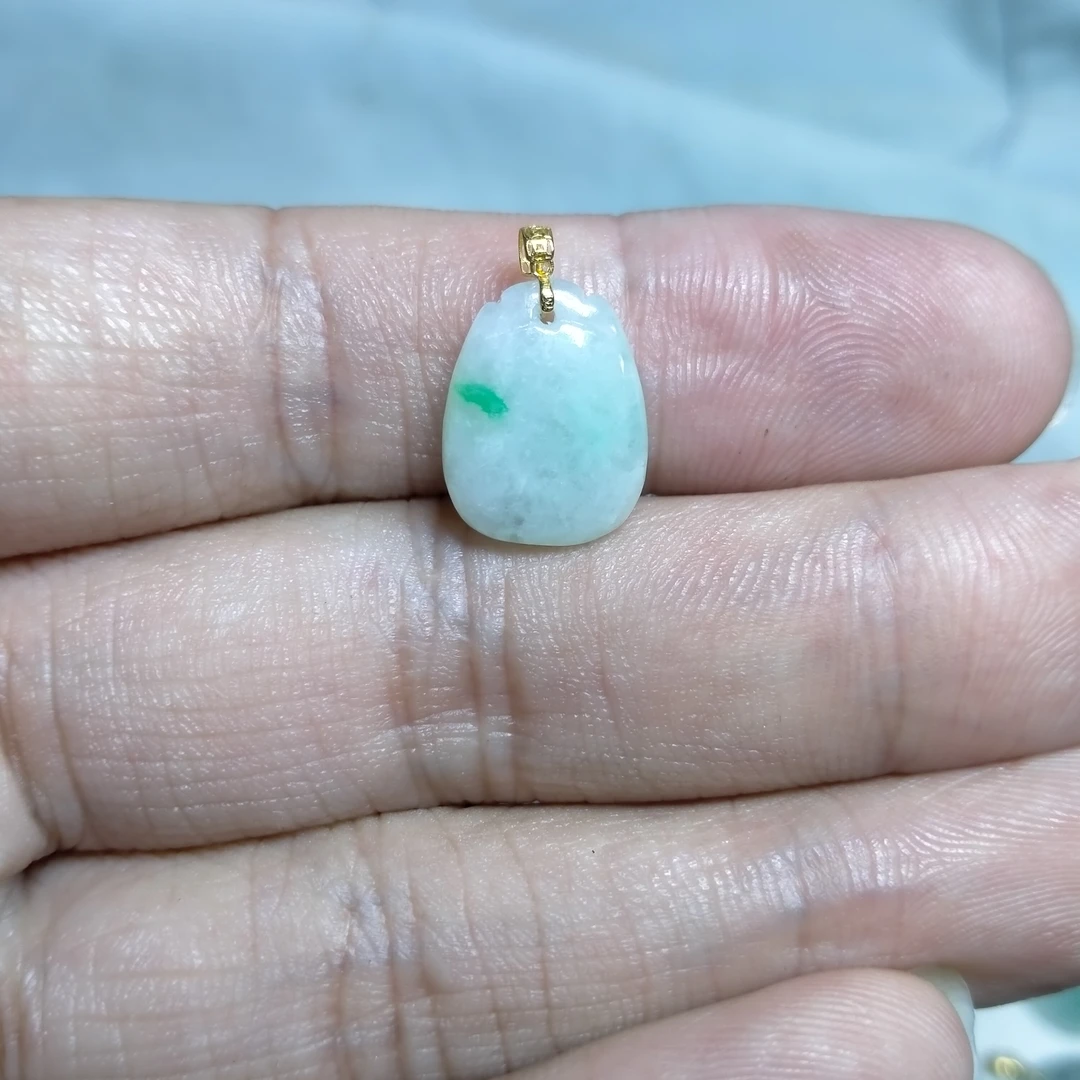 艺萱翡翠，天然A货翡翠小钱袋挂件（尺寸约15X12X5）