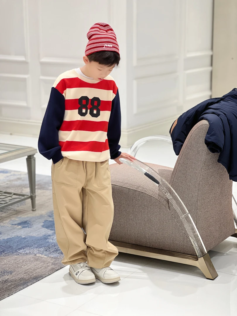 亿洋潮牌童装“糖宝小主”儿童限量款加绒卫衣B5651