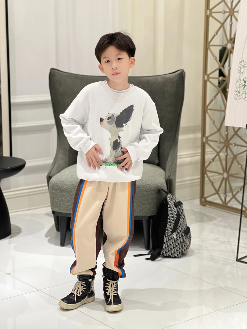 亿洋潮牌童装“守护萌宝”儿童限量款加绒卫衣B5393