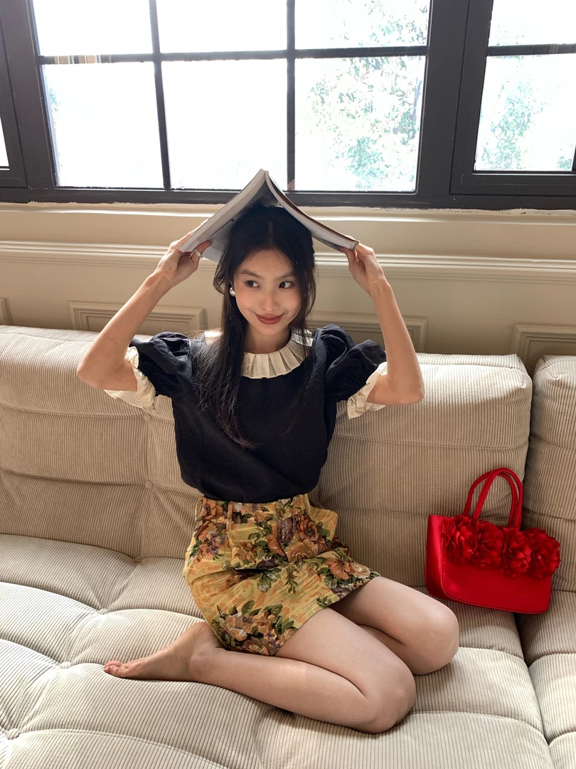 2024春夏款韩版修身法式复古气质褶皱花边领泡泡袖上衣