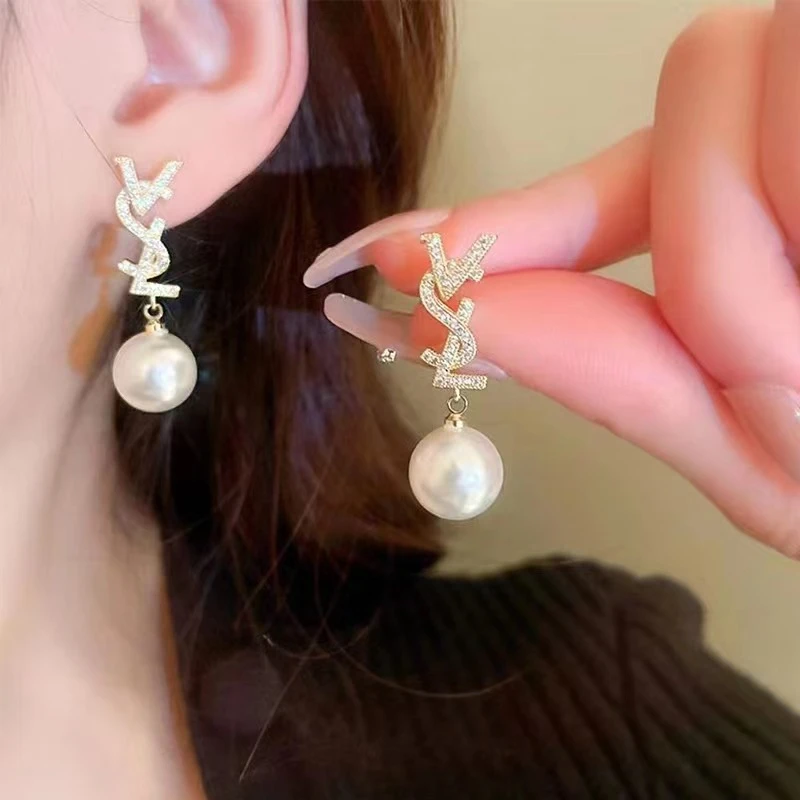 轻奢高级感耳环2024年新款耳钉气质网红耳坠女