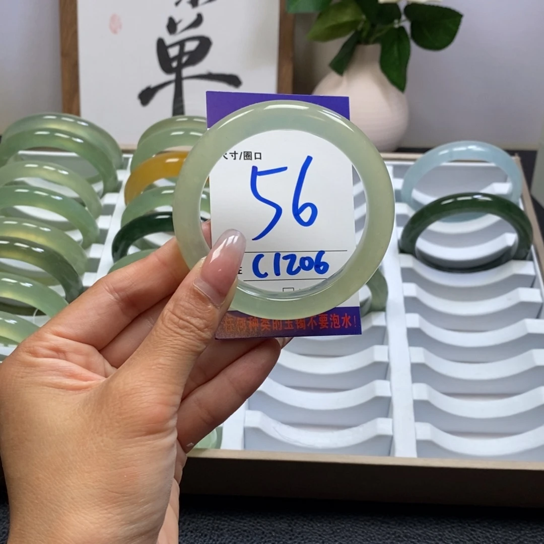 蛇纹石玉手镯未镶嵌