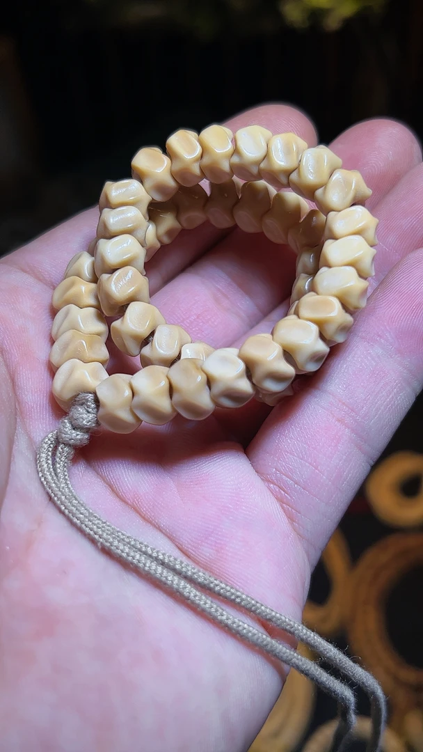 雕刻龙骨手持龙脊菩提