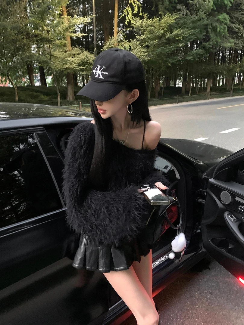 毛绒绒斜肩毛衣慵懒宽松露肩软糯糯上衣性感辣妹pu皮百褶裙短裙女