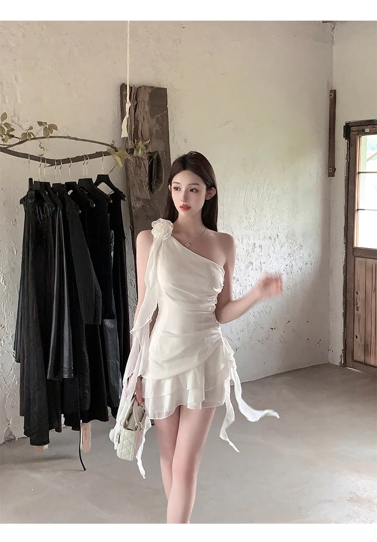 九亿~气质高级感白色斜肩雪纺连衣裙收腰短款仙女蛋糕裙含花朵