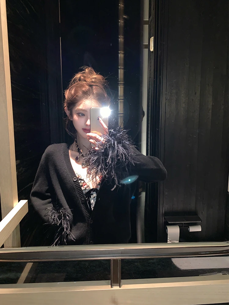 黑巧玲珑/气质高级甜辣v领碎花吊带连衣裙/袖口仿鸵鸟毛针织开衫