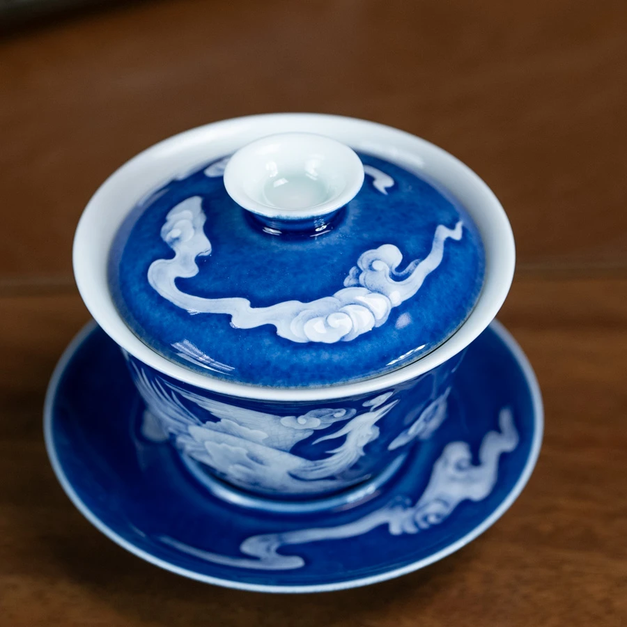 天下惟器柴窑堆雕洒蓝深色祥云凤凰元宝三才盖碗