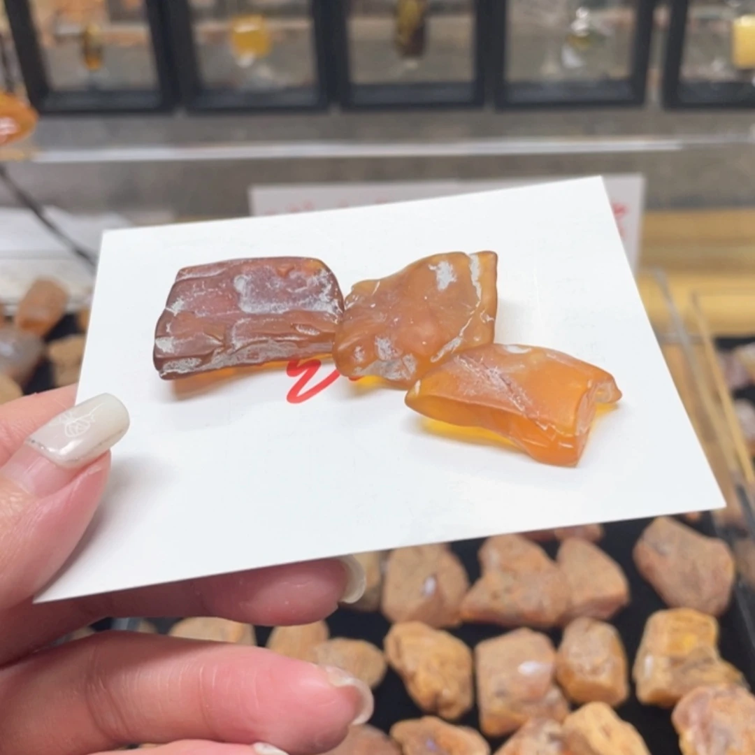【闪购商品】定制琥珀未镶嵌王*