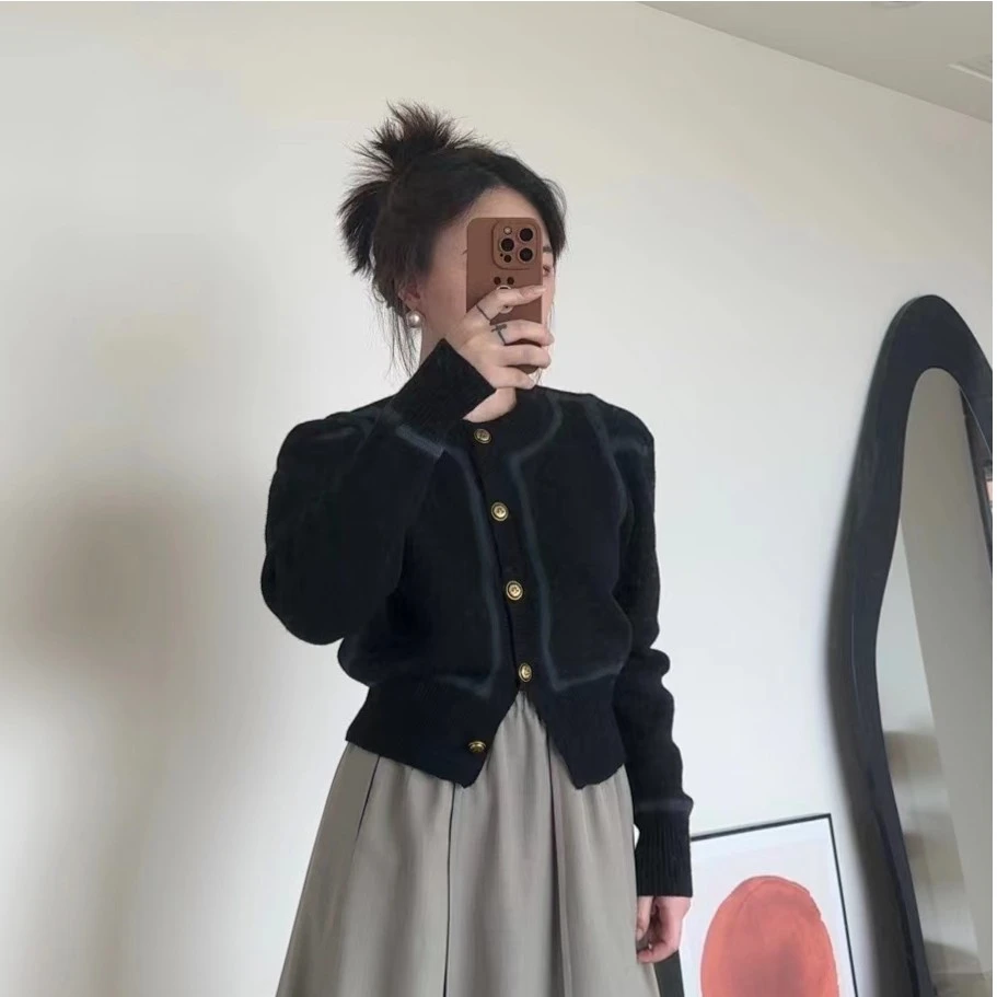 Something叁熏 韩系温柔小分享香风气质撞色圆领泡泡袖毛衣183