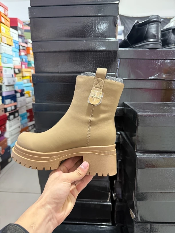 28627177  牛皮百搭舒适短靴