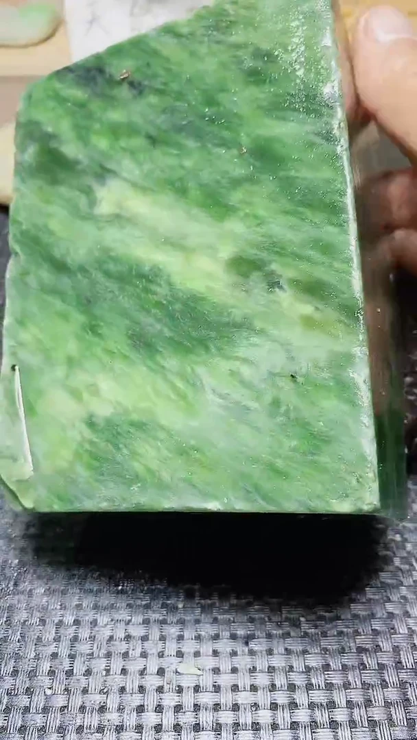 【闪购商品】和田玉190未镶嵌原石毛料有瑕疵